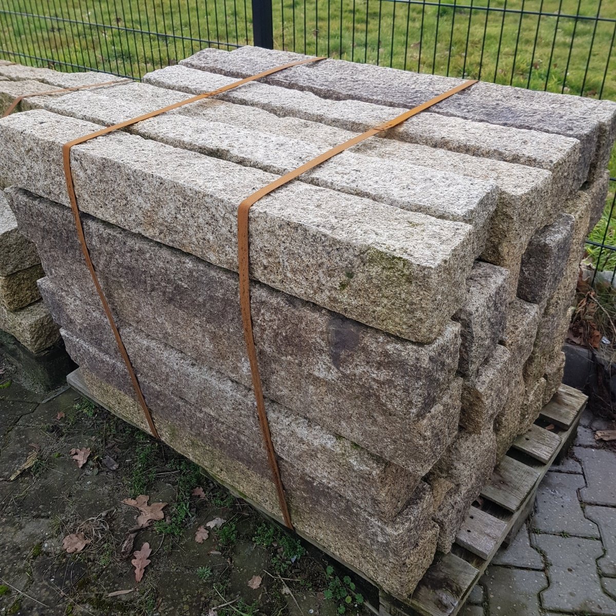 Blockstufen Randsteine Mauersteine Palisaden - Afrika Naturstein & Teak Shop