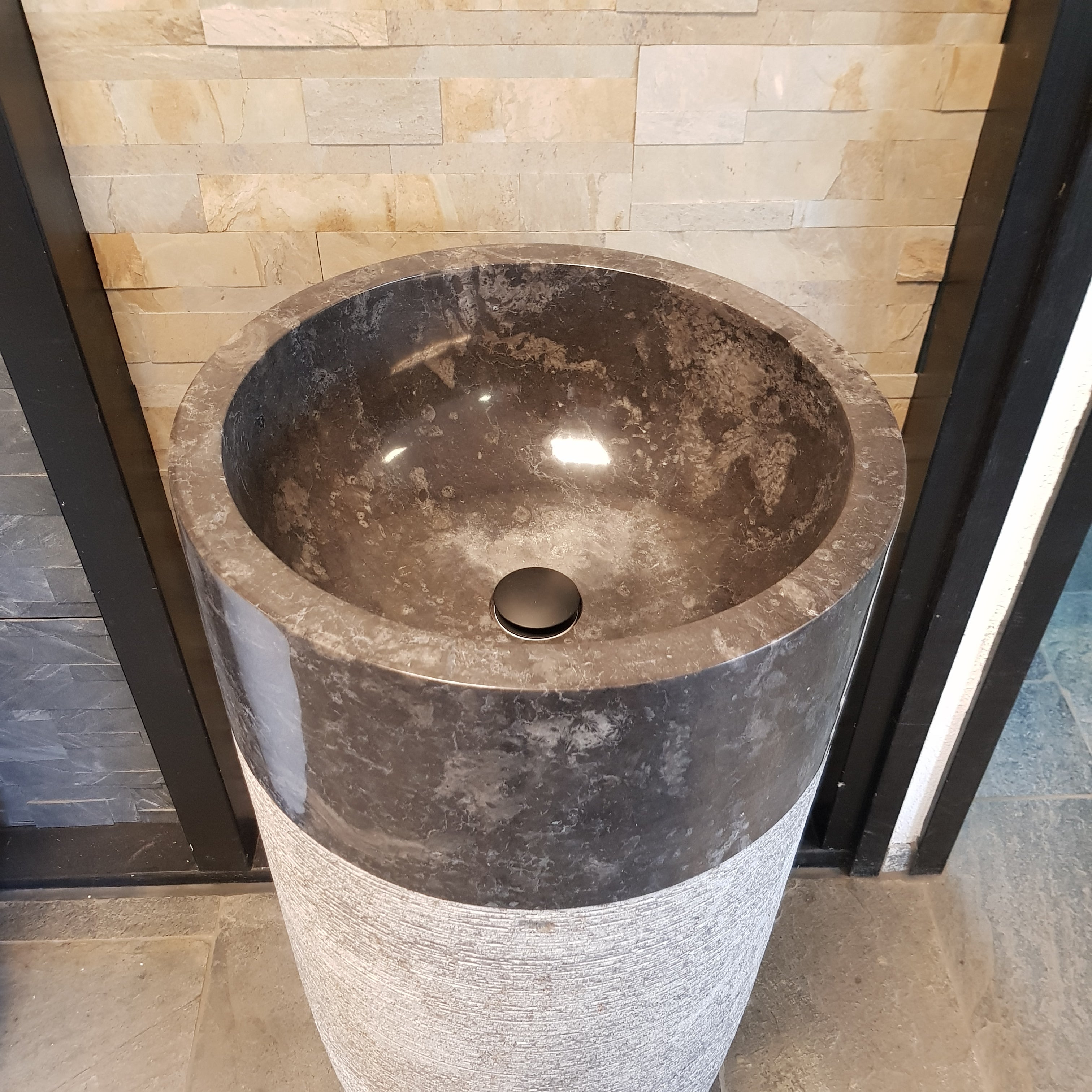 Standwaschbecken | Marmor | Grau und schwarz - Badgestaltung