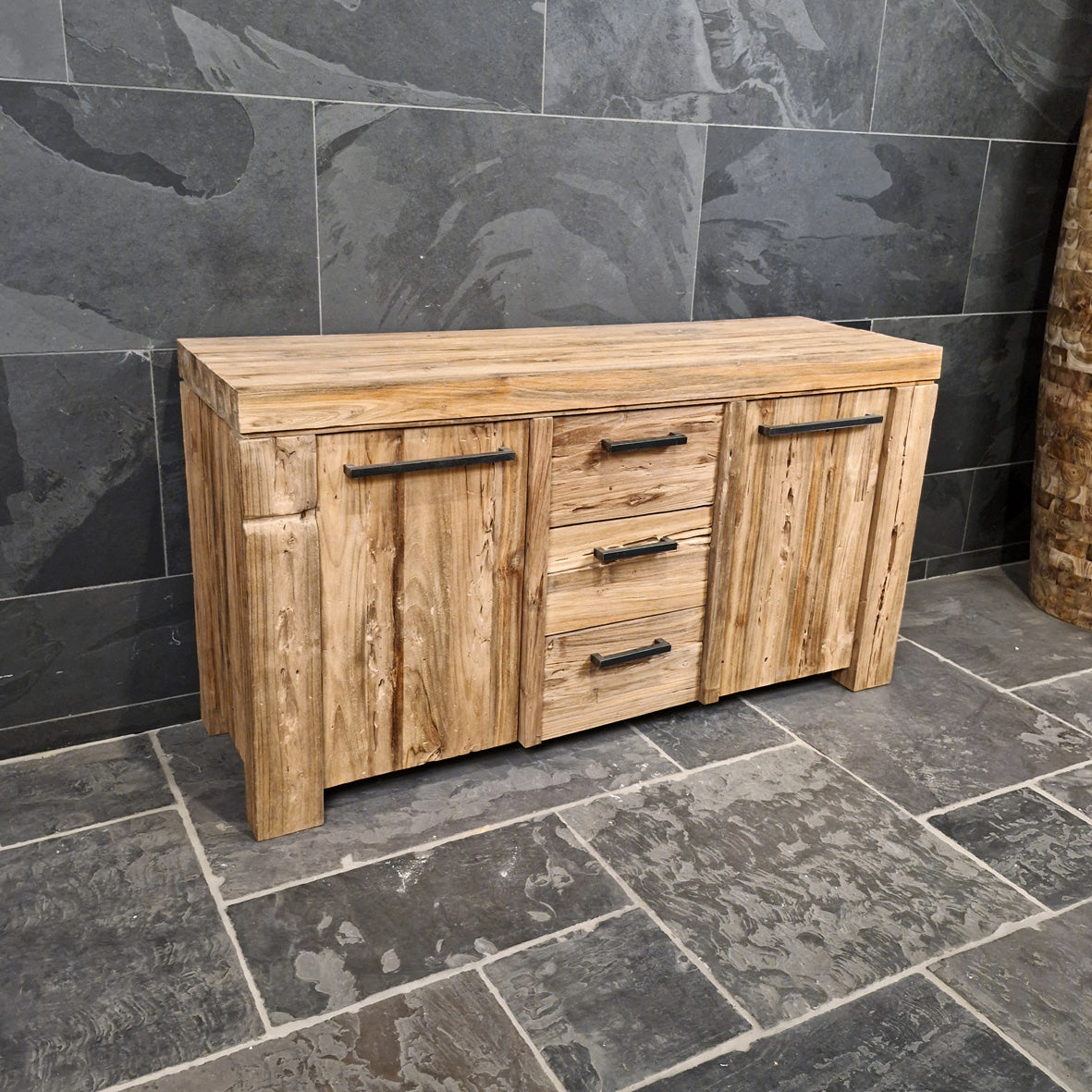 Nachhaltiger Bad-Unterschrank aus Teakholz von Bali, 150x47x80cm, für stilvolle Badgestaltung.