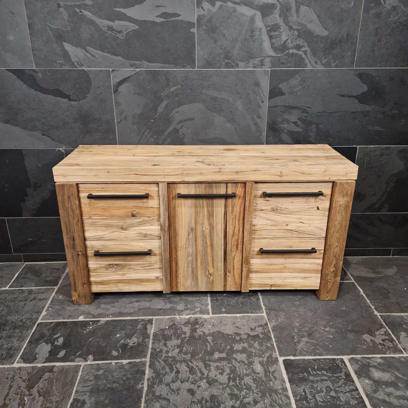 Handgefertigter Badezimmer-Unterschrank aus Teakholz mit rustikaler Oberfläche, Modell 3, für stilvolle Badgestaltung.