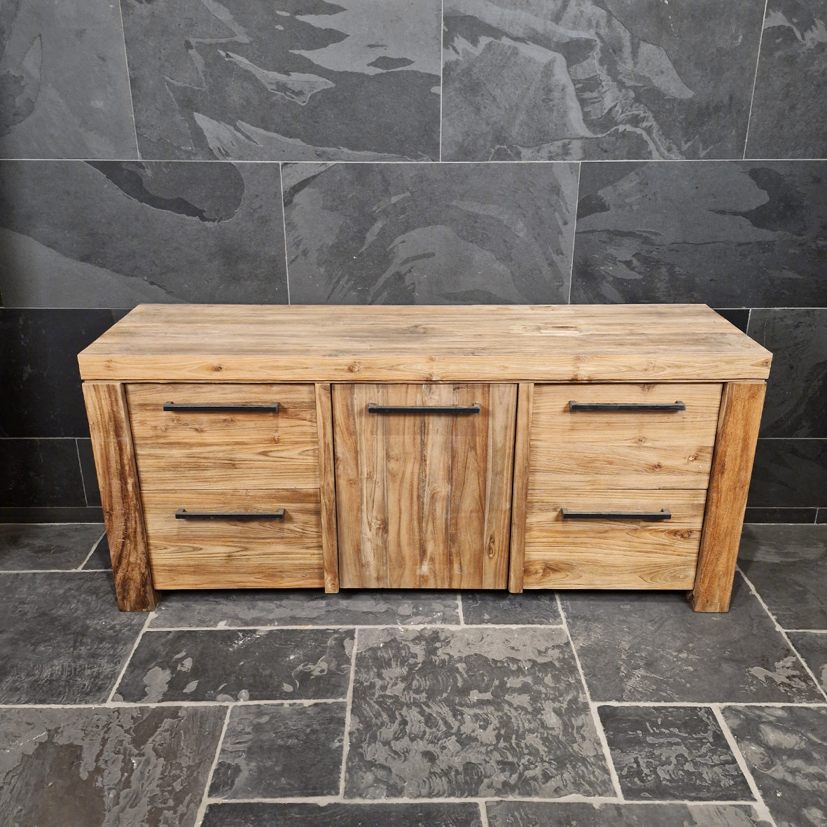 Handgefertigter Badezimmer-Unterschrank aus Teakholz mit rustikaler Oberfläche, Modell 3, für stilvolle Badgestaltung.