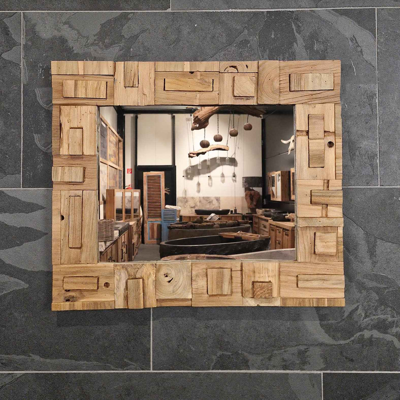 Badspiegel aus recyceltem Teakholz mit Block, Maße 60x70x3 cm, für stilvolle Badgestaltung, von MIT BLOCK.