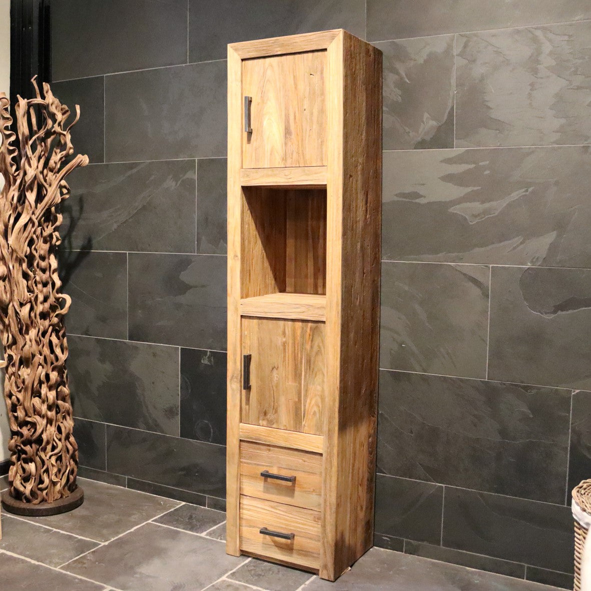 Massief houten hoge kast voor badkamer | Rustieke elegantie van oud hout | Model 4