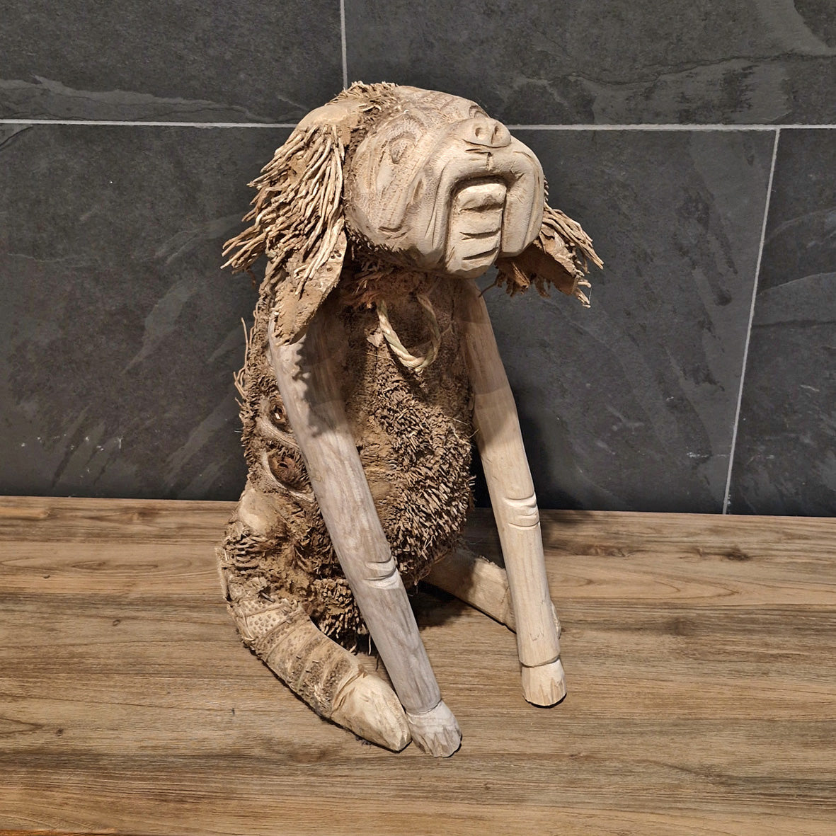 Anjing | Hund | Wurzelholz