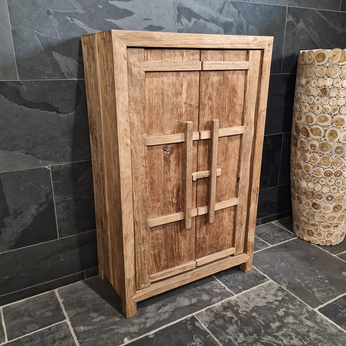Nachhaltiger Wandschrank mit Doppeltüren, Kodia, Badgestaltung, langlebiges Design, 90x45x145 cm, zeitloses Möbelstück