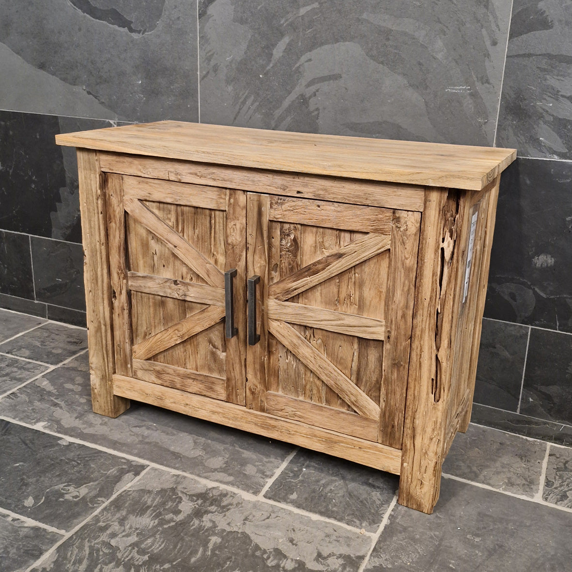 Lombok Badezimmerunterschrank aus Teak- oder Altholz, Maße 106x50x80 cm, für stilvolle Badgestaltung.