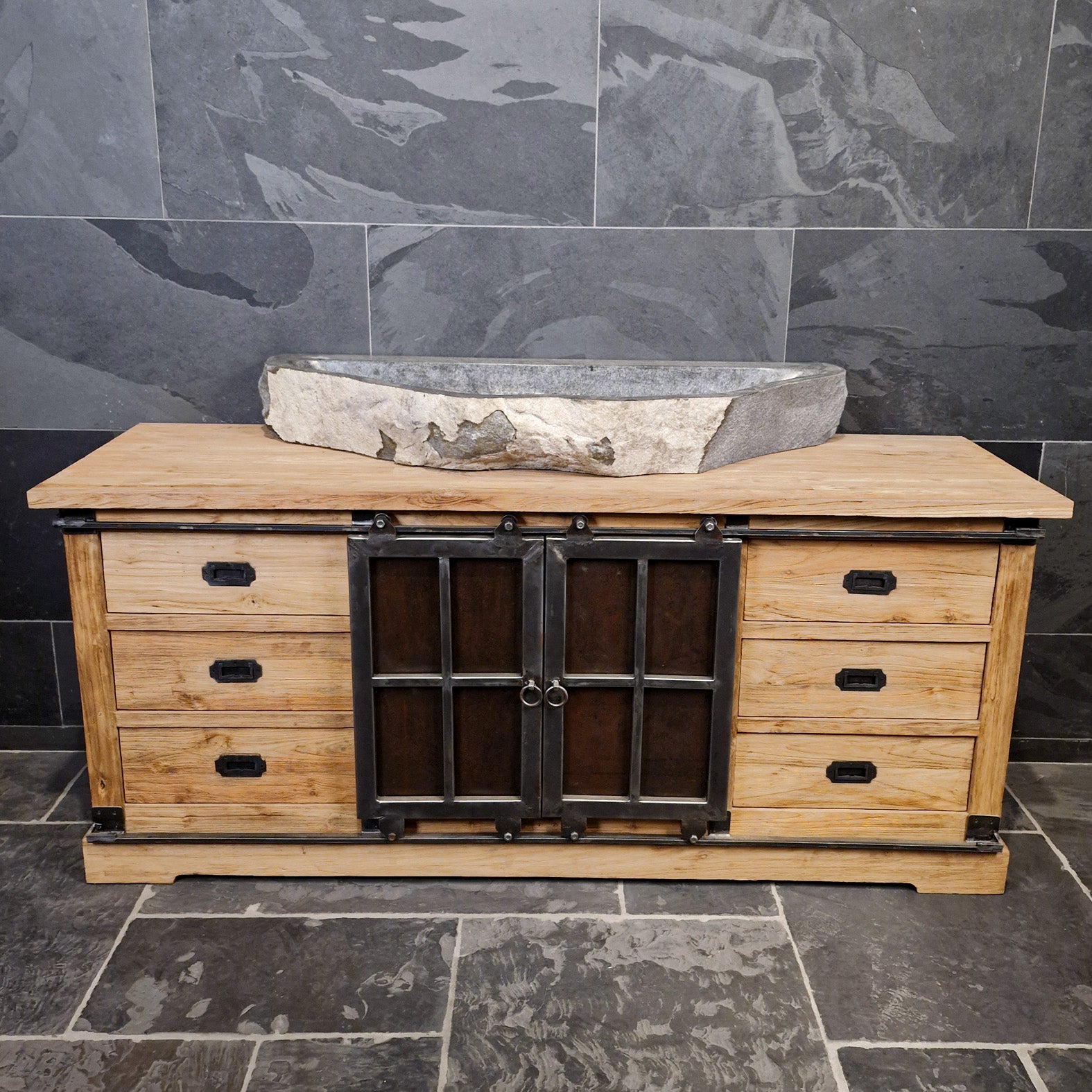 Onderkast voor de badkamer | Recyceltes teak | Onderkast met metalen schuifdeuren