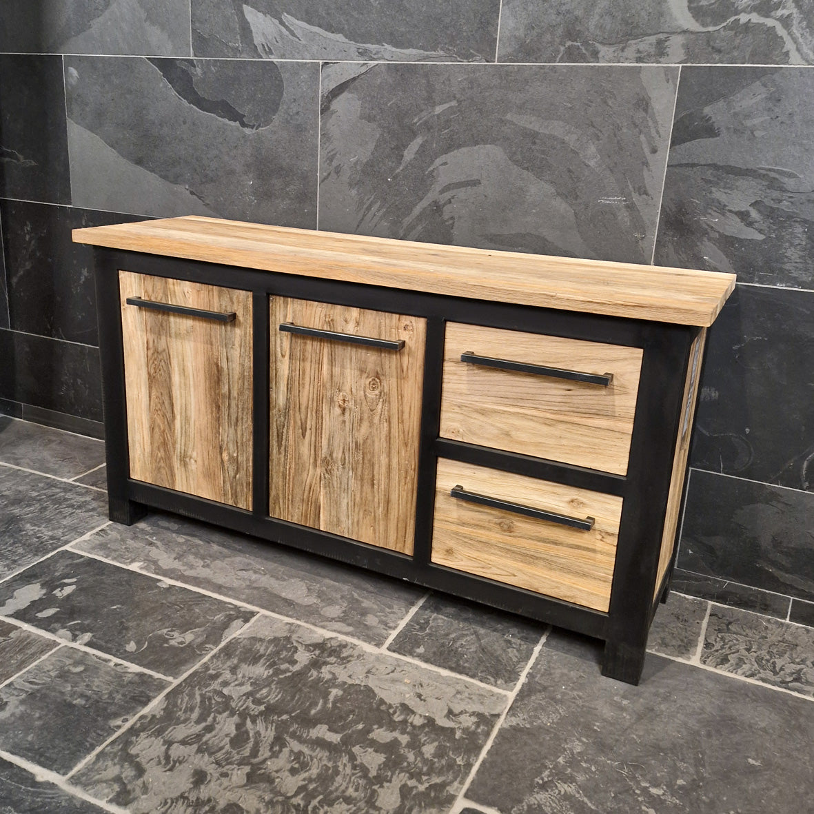 Badezimmer-Unterschrank aus Teakholz von Metal Look, zeitloses Design, in 150x55x80cm Größe, für stilvolle Badgestaltung.