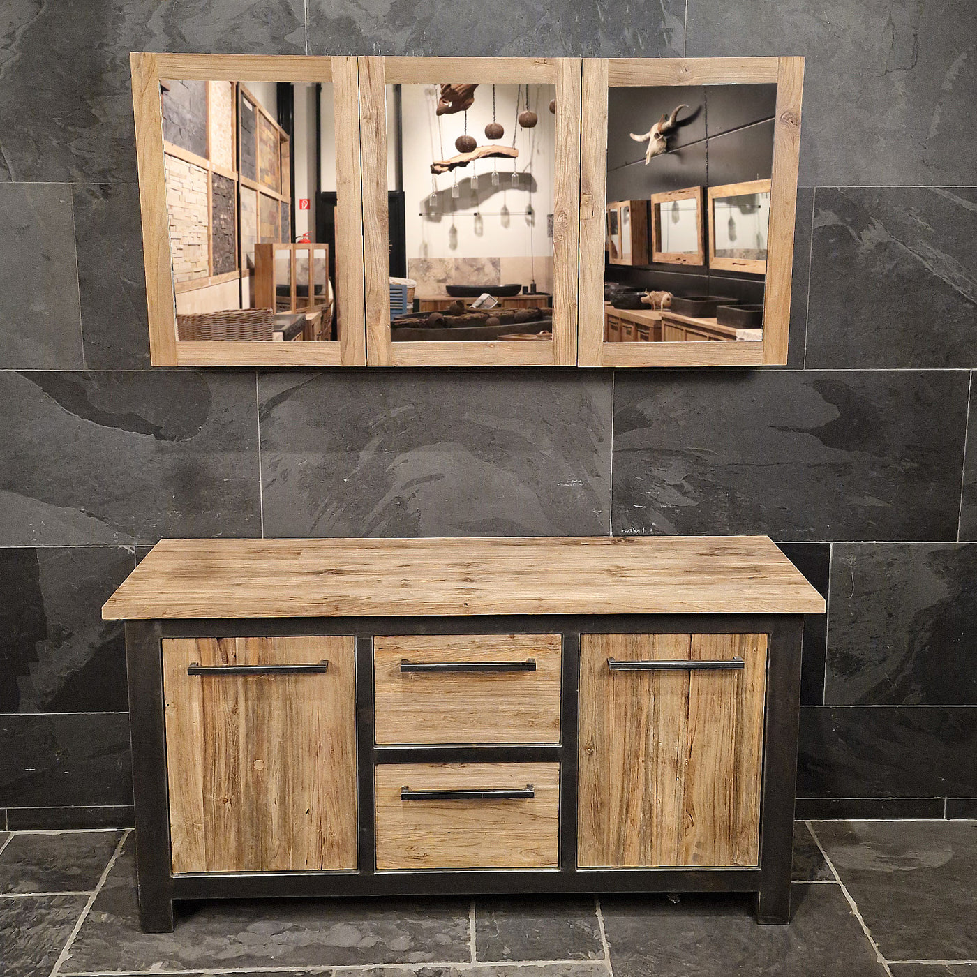 Massiver Badunterschrank aus Teakholz von Metal Look, Modell 8, mit 80 cm Breite und modernem Design.