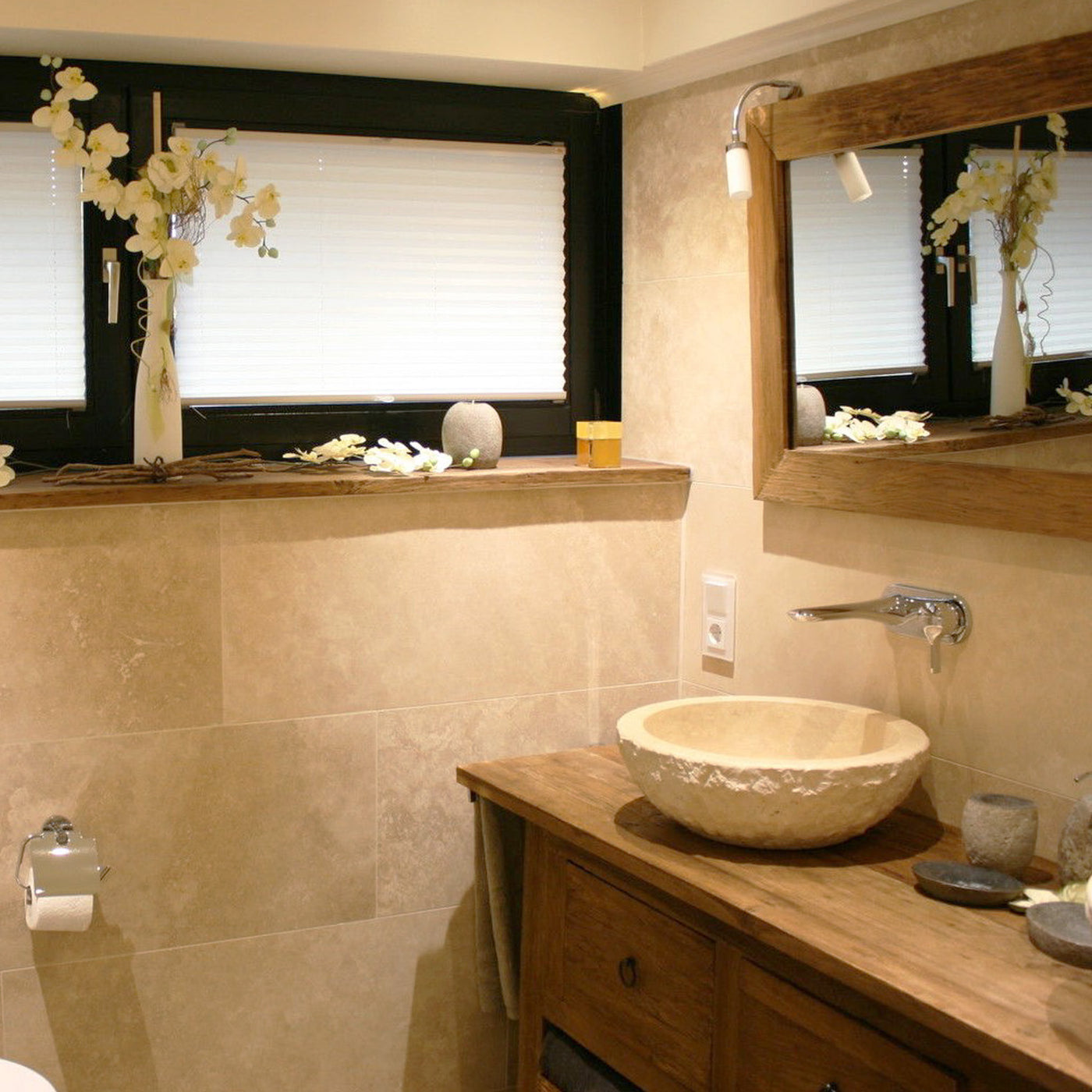 Travertin Light Naturstein-Fliese, gespachtelt und geschliffen, für Wand und Boden, elegante Travertin Fliesen aus Naturstein.