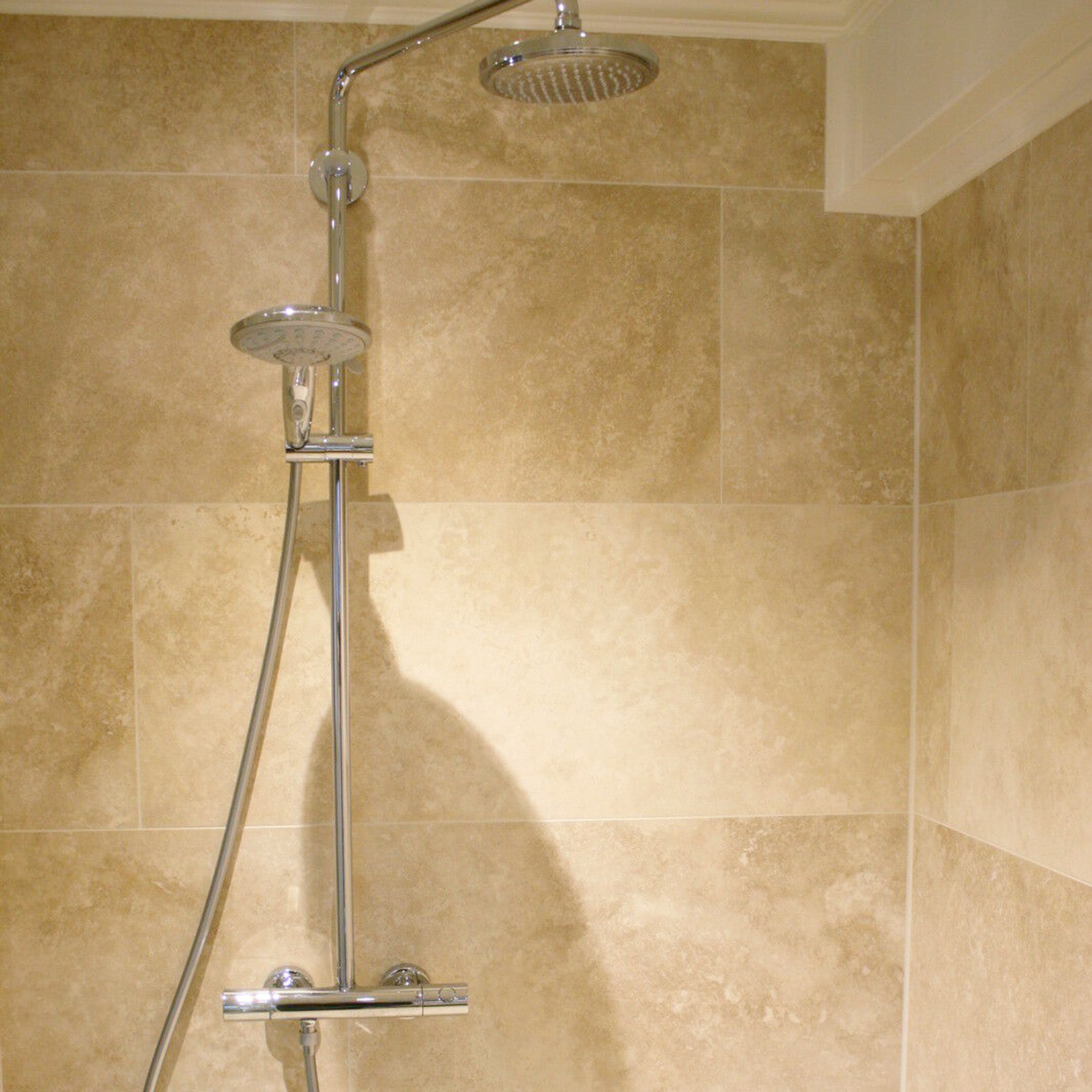 Travertin Fliesen | Gespachtelt und geschliffen