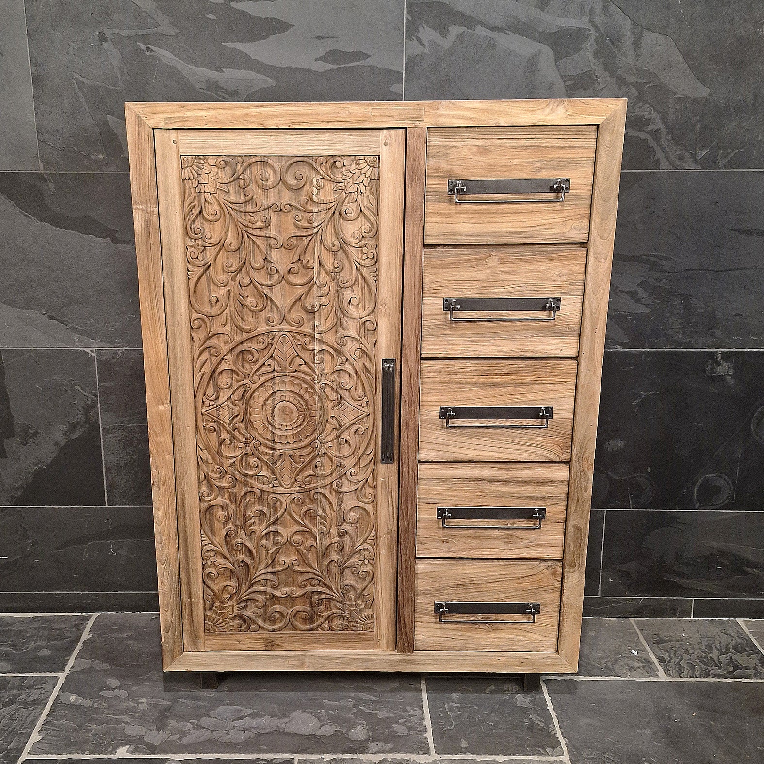 Hochschrank | mit Carving Tür | Pelemsewu