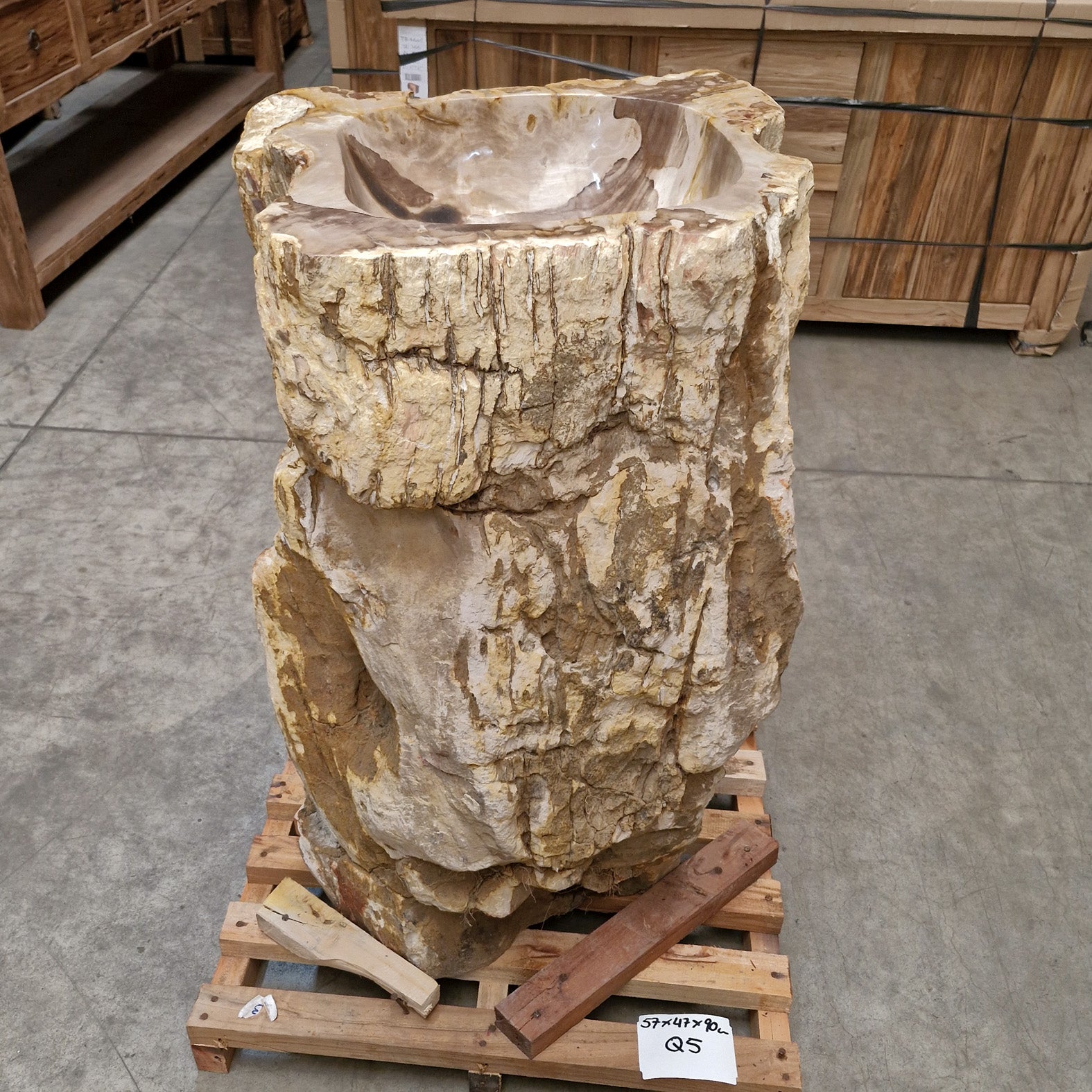 Staande wastafel van versteend hout | 57 x 47 x 90 cm | Q5