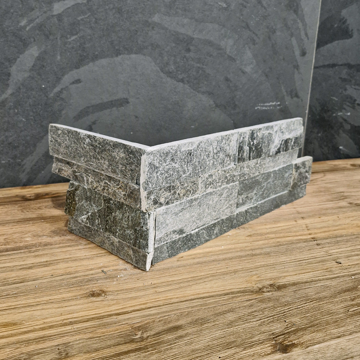 Muster Naturstein Verblender Quarzit Silver Shine mit Muster, dekoratives Wandpaneel aus Quarzit in Silberoptik