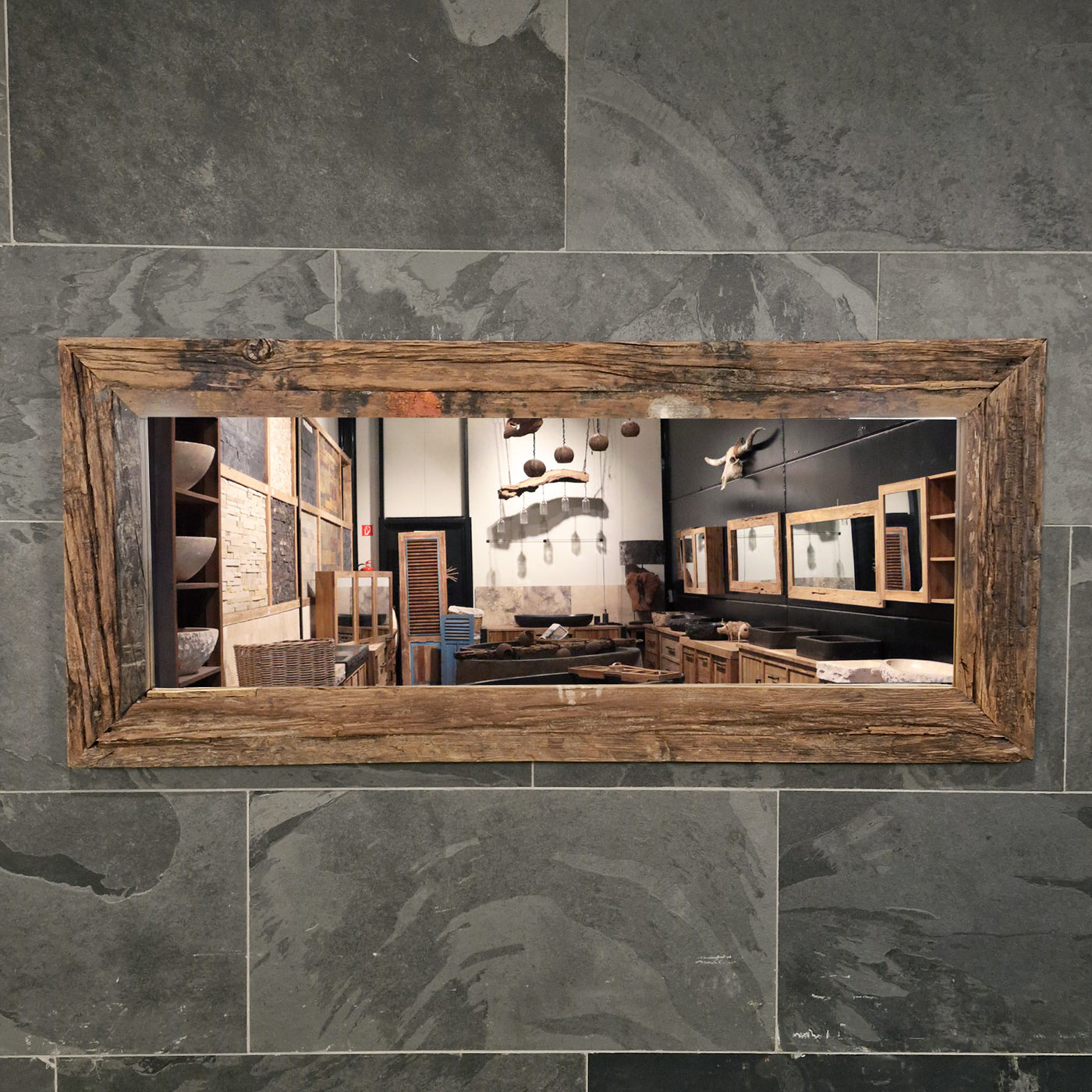 Wandspiegel von Railwood mit rotem Holzrahmen, Badgestaltung, Maße 160x70x4 cm, modernes Design für Badezimmer.