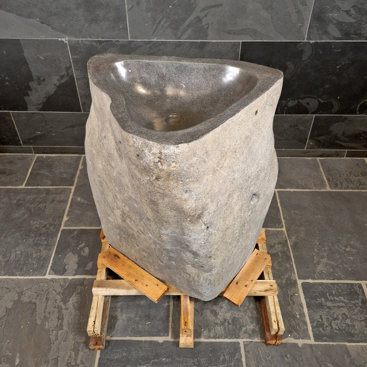 Standwaschbecken Flussstein | 70 x 53 x 90 cm | D4 - Badgestaltung