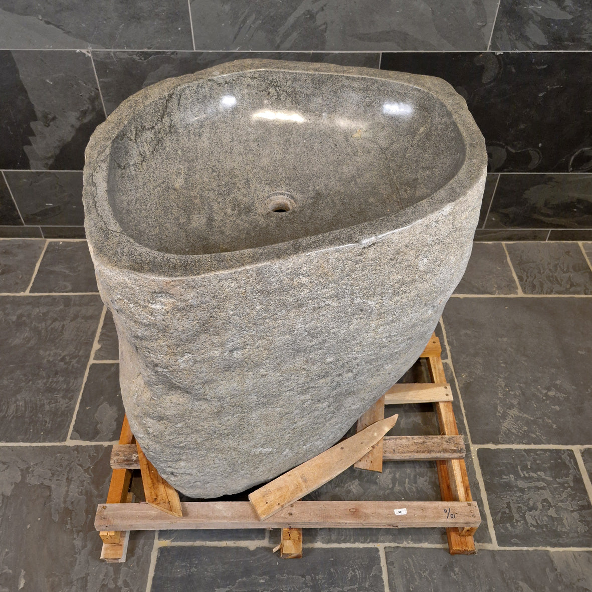 Standwaschbecken Flussstein | 80 x 75 x 90 cm | D5 - Badgestaltung