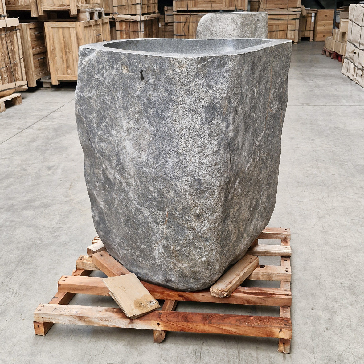 Staande wastafel riviersteen | 80 x 67 x 90 cm | F2