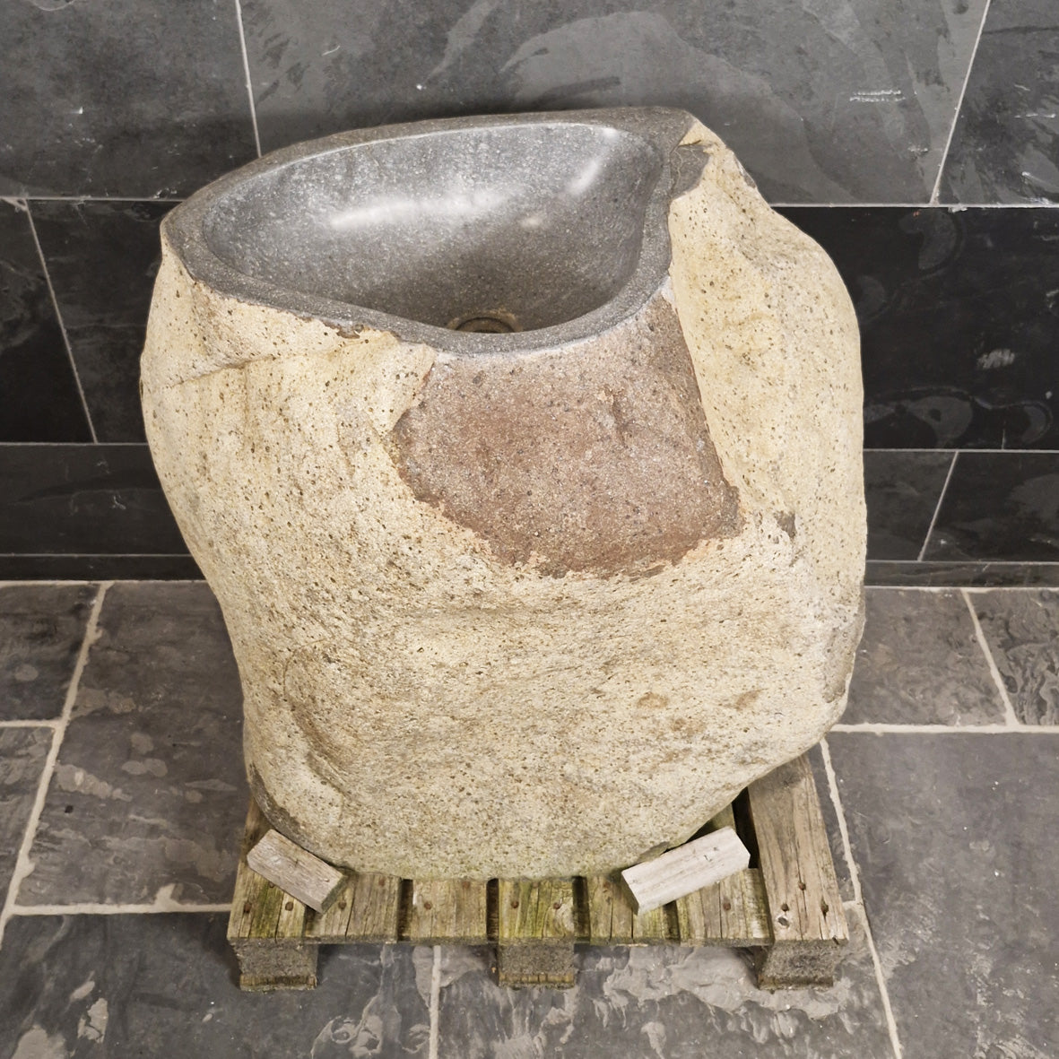 Standwaschbecken Flussstein | 82 x 57 x 91 cm | B3 - Badgestaltung