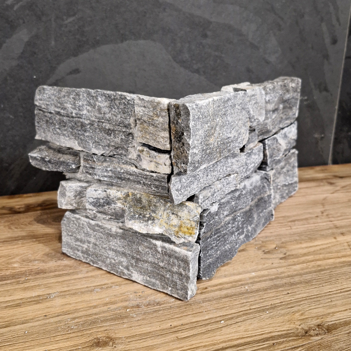 Muster Rocks Verblender aus Quarzit Blau, Naturstein, mit dekorativem Muster, seitliche Ansicht, robuste und elegante Wandverkleidung