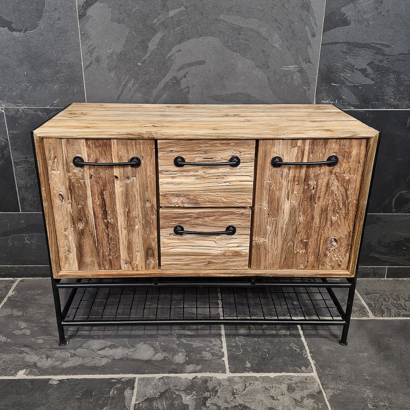 Kleiner Badschrank mit Ablage aus recyceltem Teakholz, Gitterdesign, YOGYAKARTA Badgestaltung, modernes Möbelstück