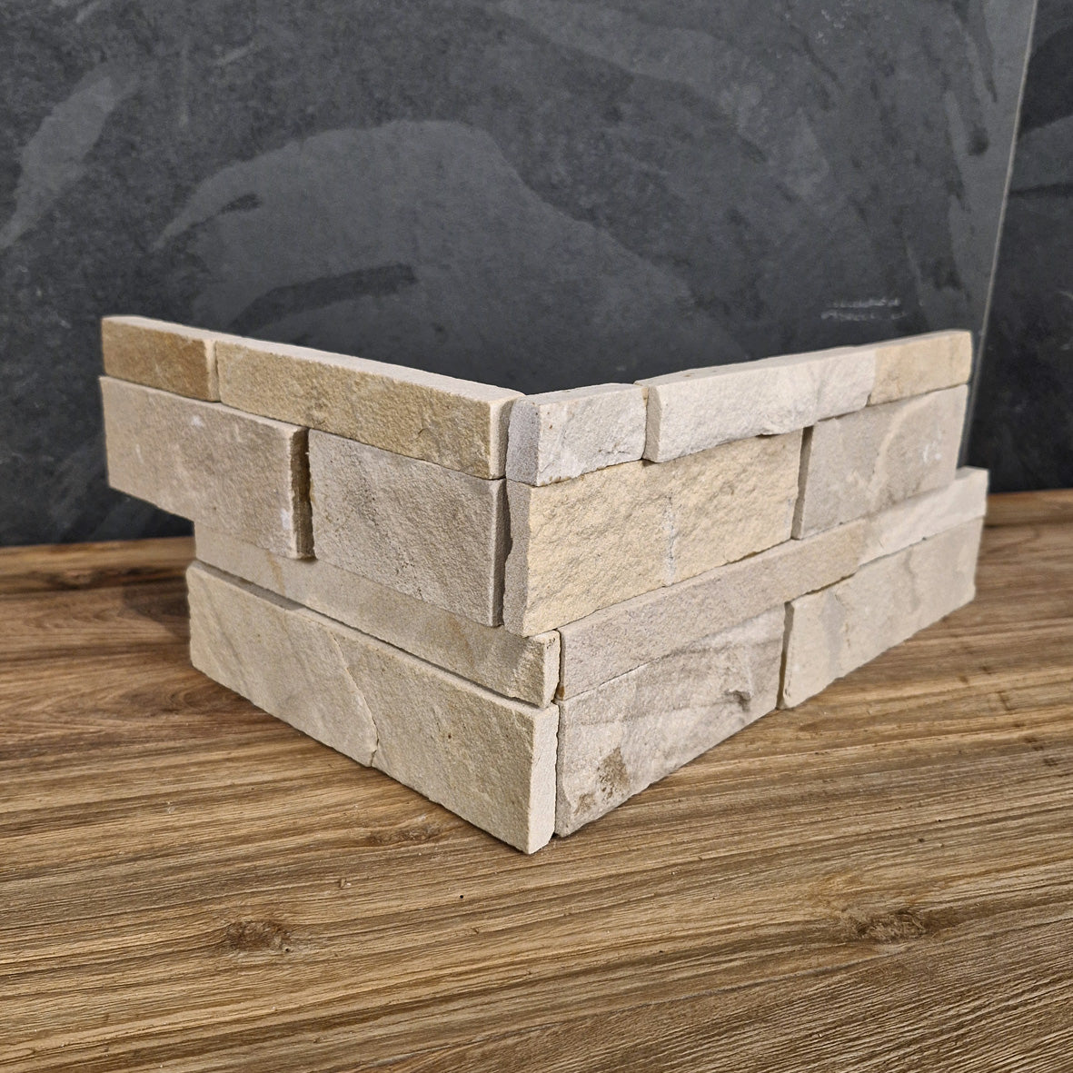 Naturstein Verblender aus Sandstein Virgin, Muster, Eckstuck zur Wandverkleidung, natürliche Textur und rustikaler Look