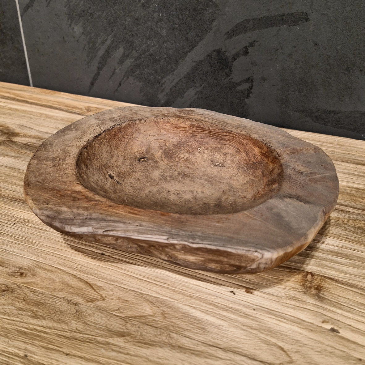Deko-Teakholzschale in verschiedenen Größen für Badgestaltung, rechteckig, 29x26x6 cm, mit natürlicher Holzmaserung.