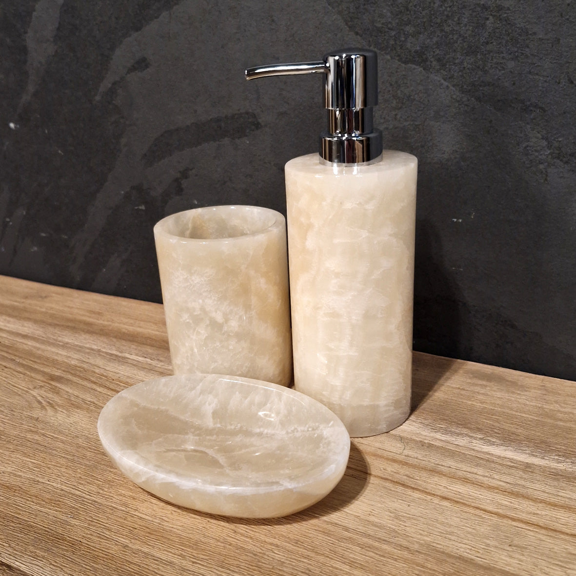 Beiger Onyx 3-teiliges Badgestaltung-Set mit Seifenspender, ideal für stilvolle Badezimmerdekoration