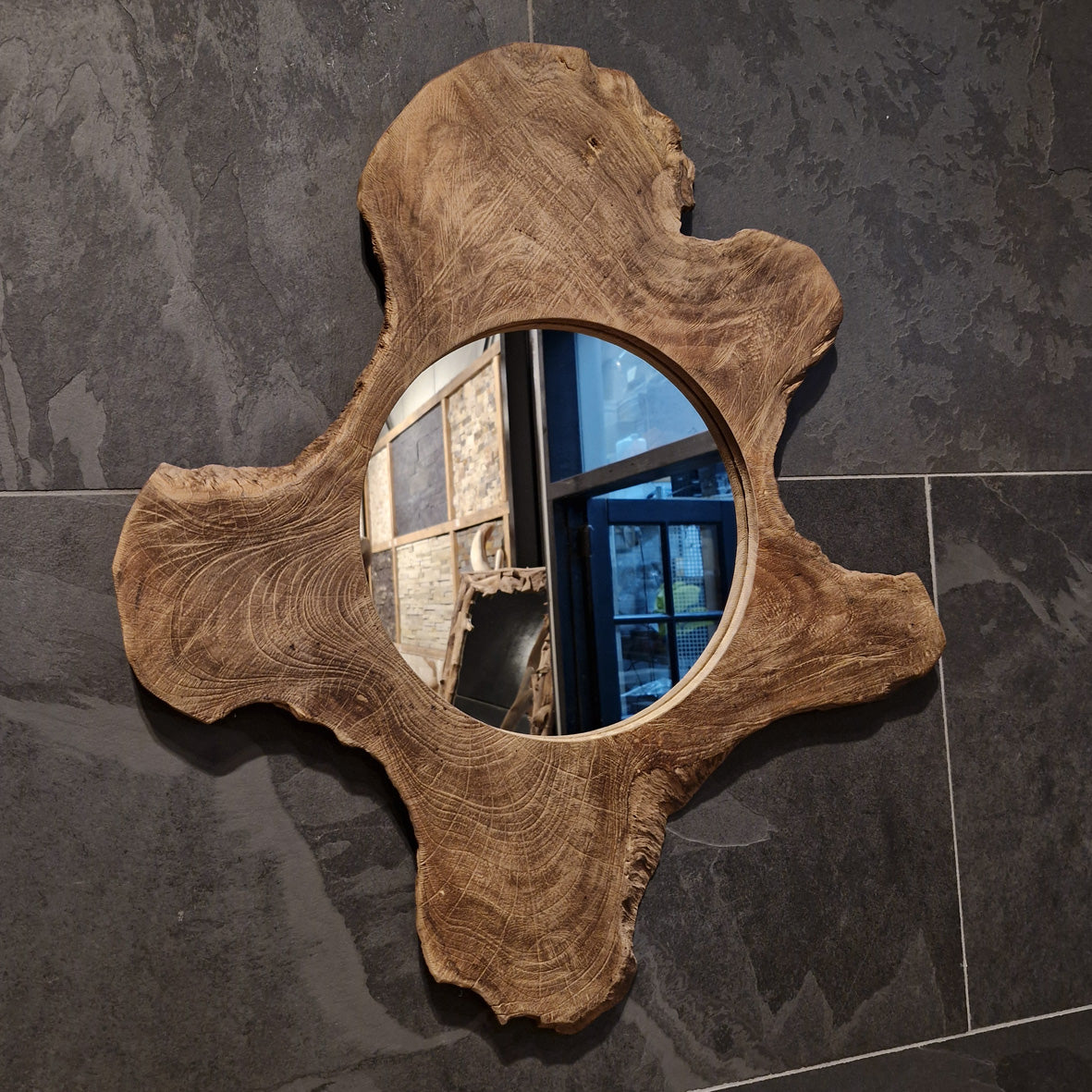 Wandspiegel aus Baumstumpf in verschiedenen Größen, Badspiegel mit natürlichem Holzrahmen, für Badgestaltung, Produkt F5-71x62x4-3