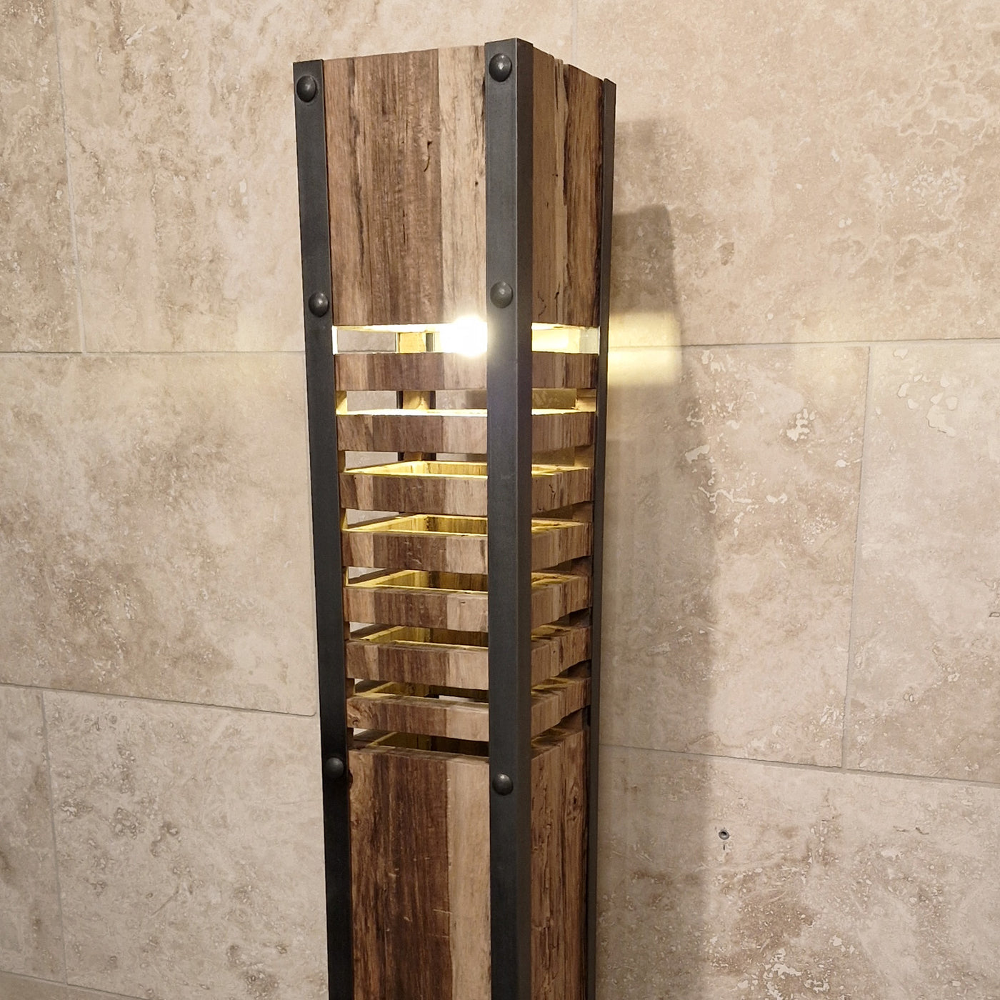 Indonesische Stehlampe aus Teakholz, Badgestaltung, moderne Beleuchtung, 145 cm hoch, stilvolle Raumbeleuchtung