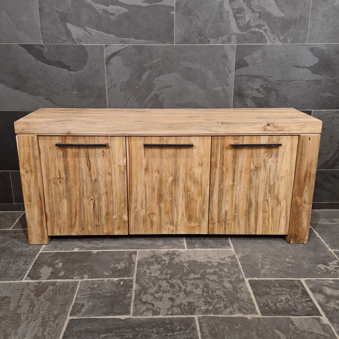 Recycelter Teak-Badunterschrank von Sumatra, robustes Badezimmermöbel mit natürlicher Holzoptik, Maße 180x52x80cm