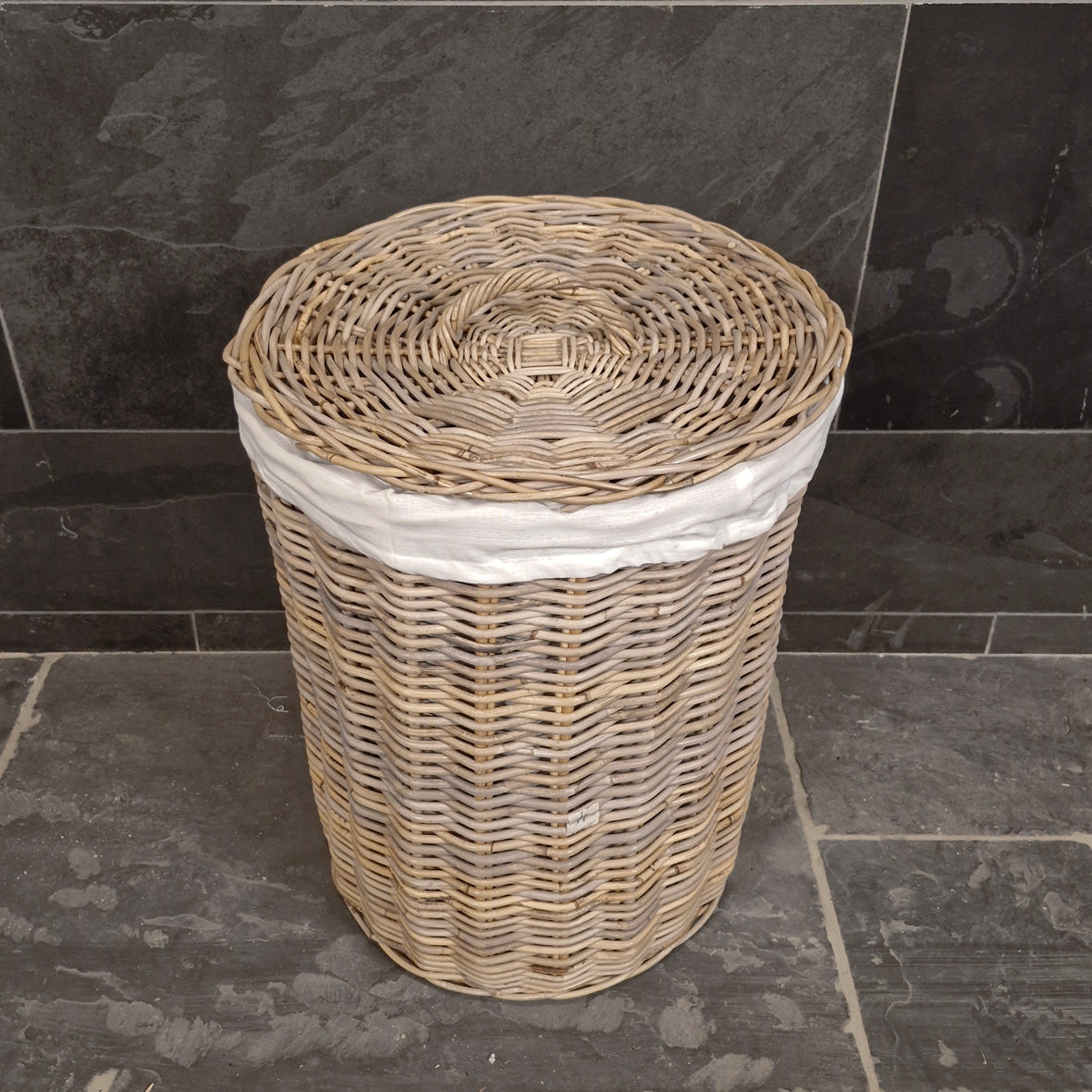 Runder handgeflochtener Wäschekorb aus Wäschekorb Marke, 50x50x60cm, ideal für Badgestaltung, aus Naturmaterialien gefertigt