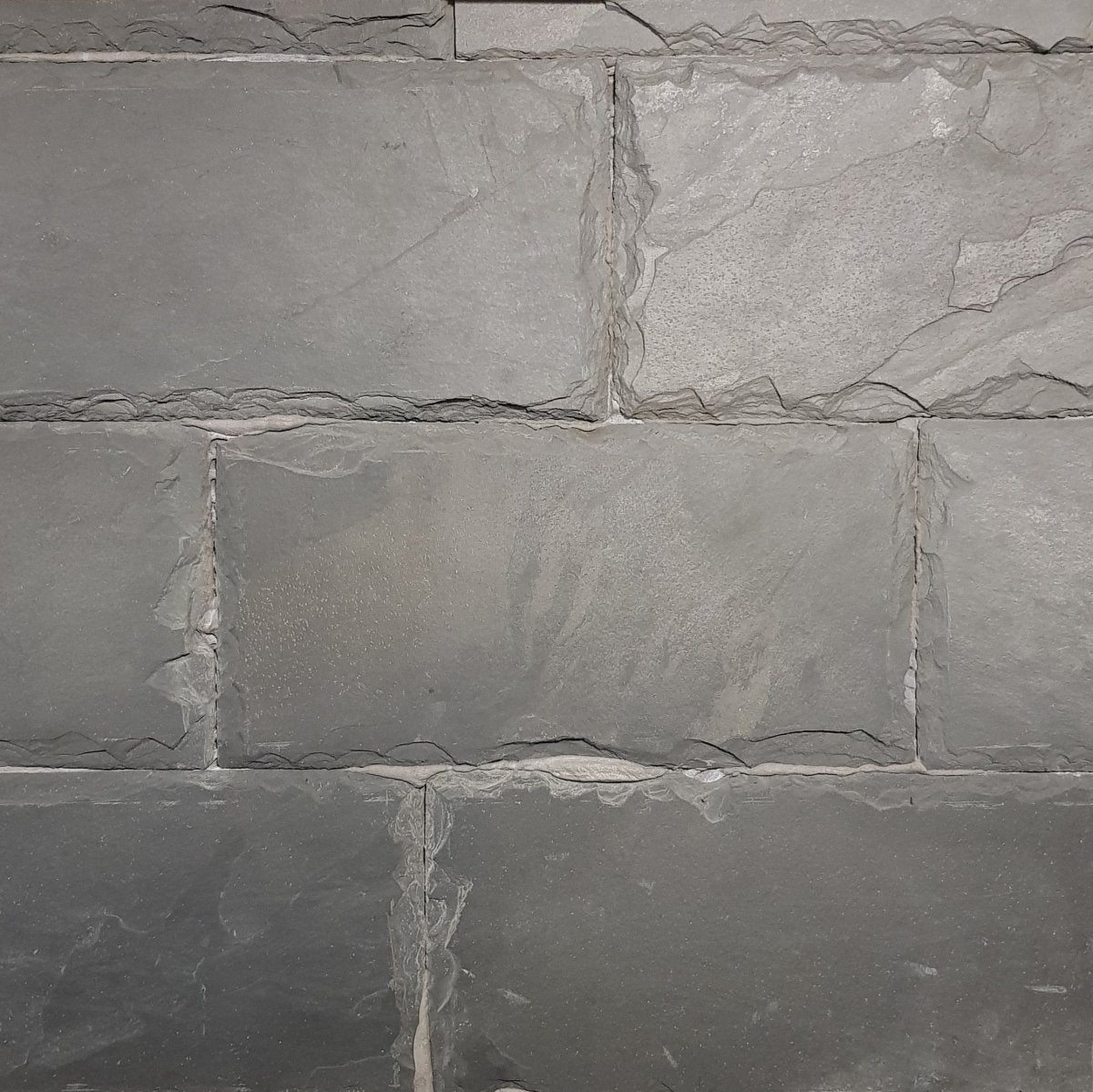 Naturstein Verblender Muster BOEBOE BLACK mit schwarzem, strukturiertem Naturstein für Wandgestaltung