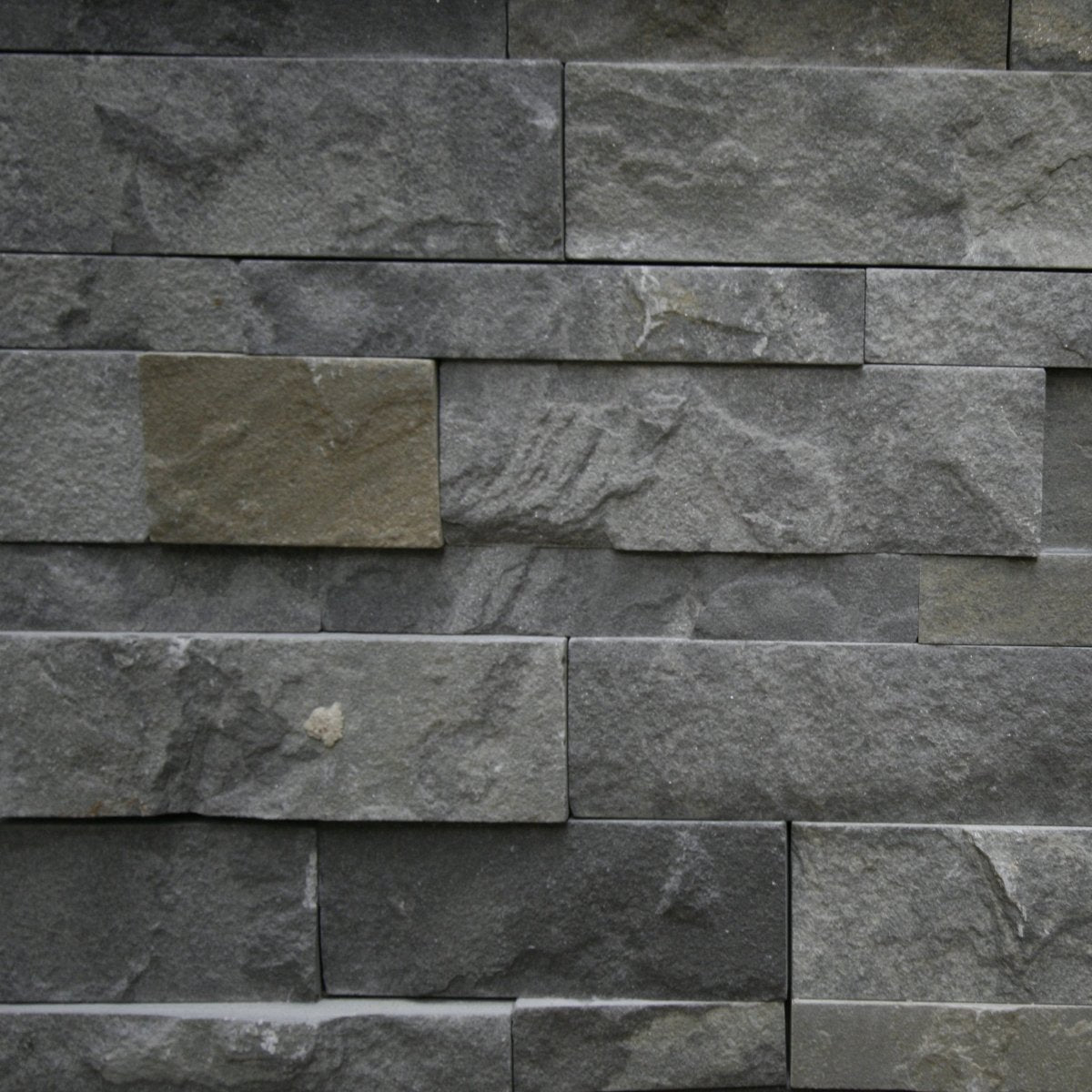 Sandstein Naturstein Verblender von SAGAR BLACK, dekorative Wandverkleidung aus Sandstein für attraktive Fassaden.