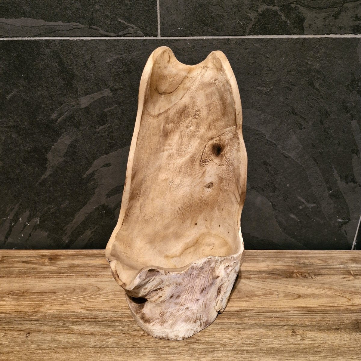 LADA Badgestaltung aus recyceltem Teakholz in verschiedenen Größen, natürliche Holzoptik und handgefertigt, Körbchen Marke
