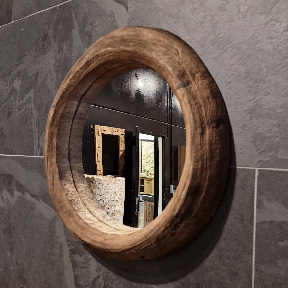 Badspiegel aus recyceltem Teakholz, Durchmesser 55 cm, stilvolle Badgestaltung von WANDSPIEGEL, natürliches Holzdesign