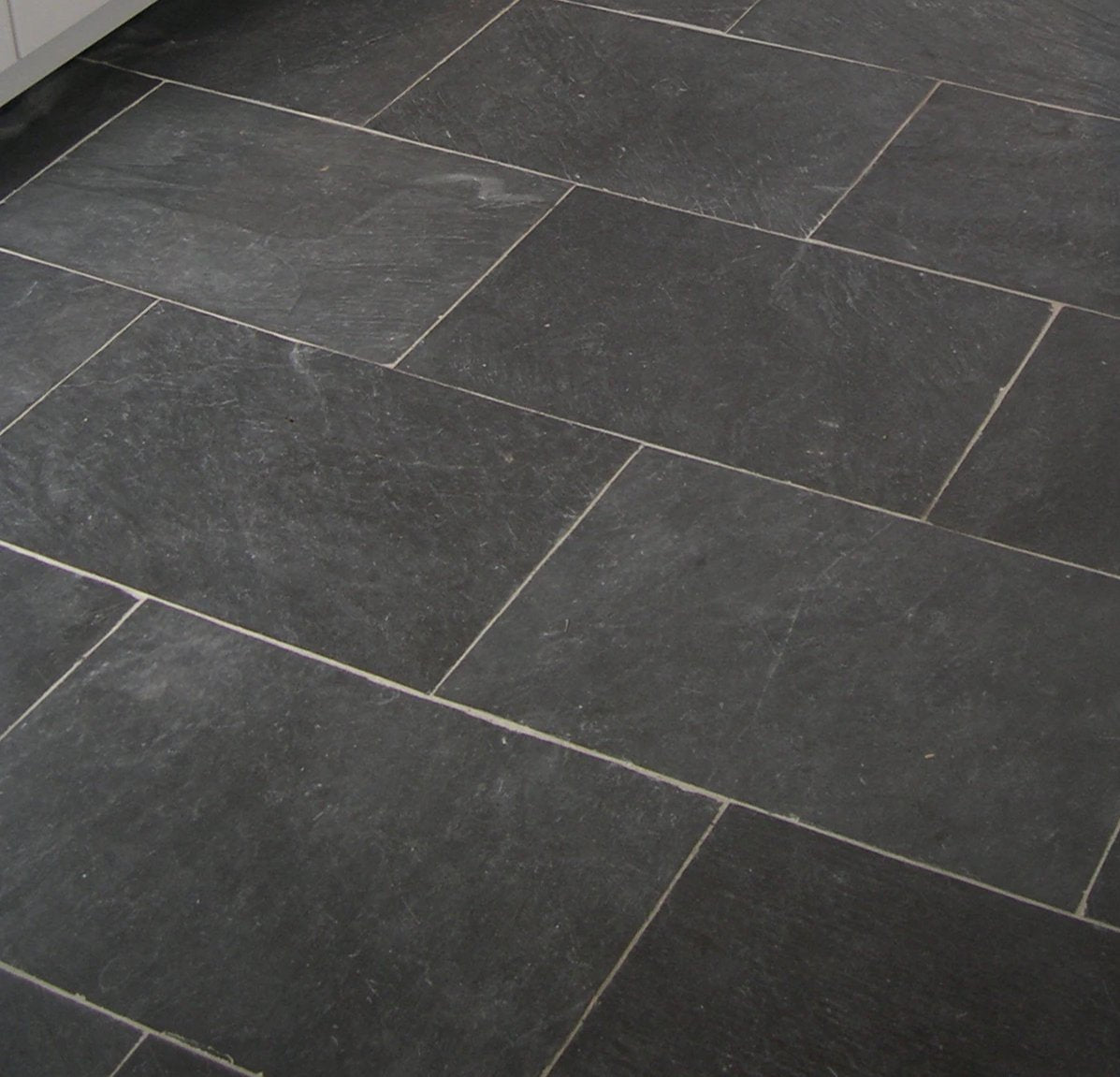 Natürliche SILVER GREY Schieferfliesen in verschiedenen Formaten, robustes Naturstein-Design für Boden- und Wandbeläge