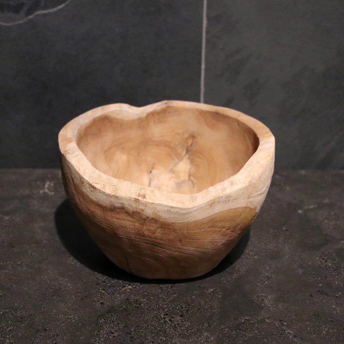 Deko-Schale aus Suar Holz mit 20 cm Durchmesser, ideal für Badgestaltung, natürliche Holzoptik und handgefertigte Oberfläche