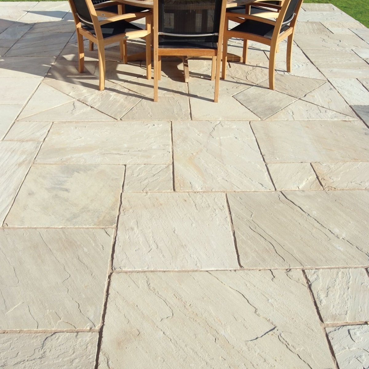 Sandstein Terrassenplatten von MINT, natürliche Naturstein-Bodenplatten für Terrasse, wetterfest und langlebig