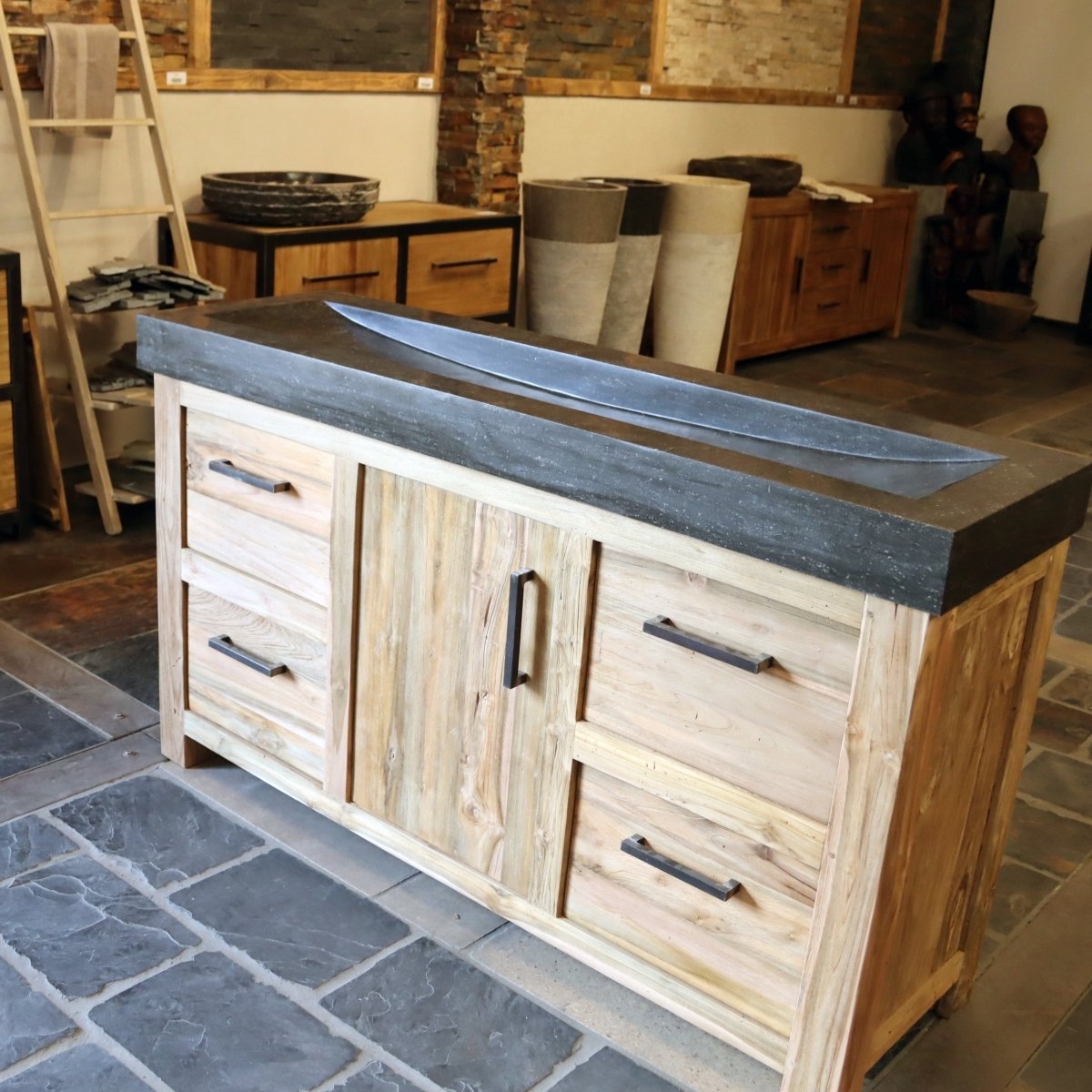 Moderner BINTAN Bad-Unterschrank aus Teakholz mit glatter Oberfläche für stilvolle Badgestaltung, robustes und elegantes Design.