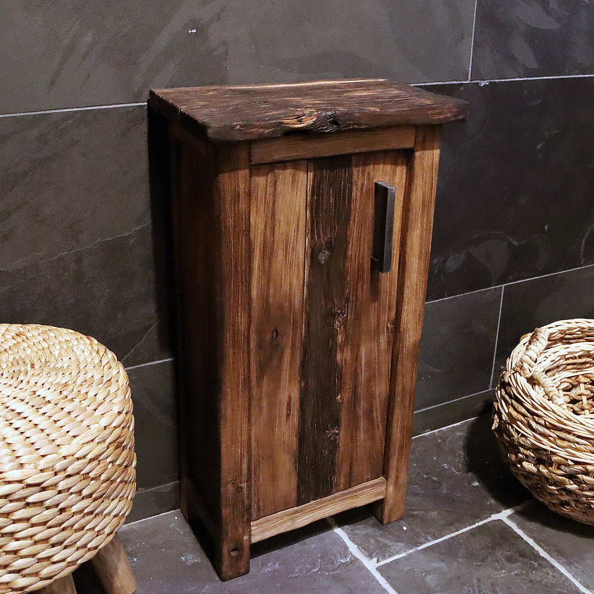 Badezimmermöbel aus Teakholz | In verschiedenen Größen erhältlich | Model 4 - 41 x 23 x 80 cm - gebrannt - Badgestaltung