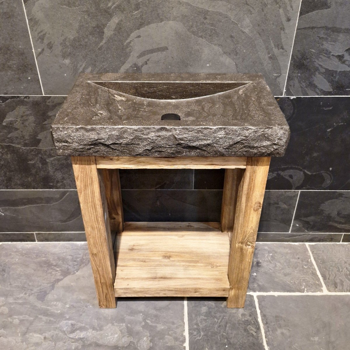Badezimmermöbel mit Waschtisch aus Teak, grob gebürstet, von Denpasar, inklusive Untertisch für Badgestaltung.