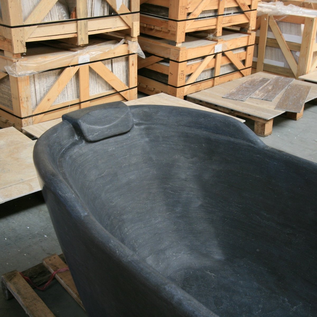 Freistehende Badewanne von APHRODITE in Weiß, 180 x 90 x 70 cm, mit moderner Badgestaltung und stilvollem Design.