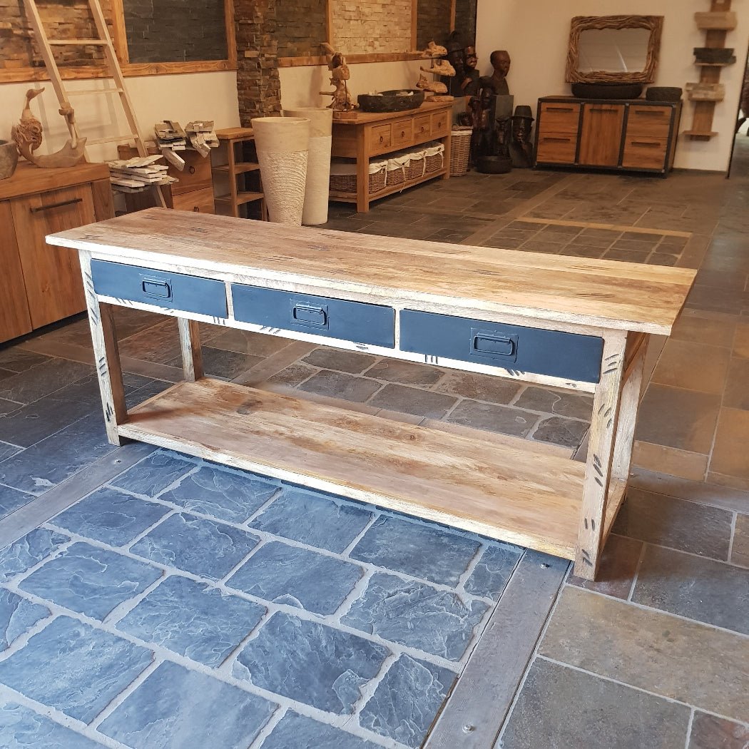 Rustikaler Unterschrank aus recyceltem Teakholz für Badgestaltung, von MADRAS, mit natürlicher Holzoptik und robustem Design.