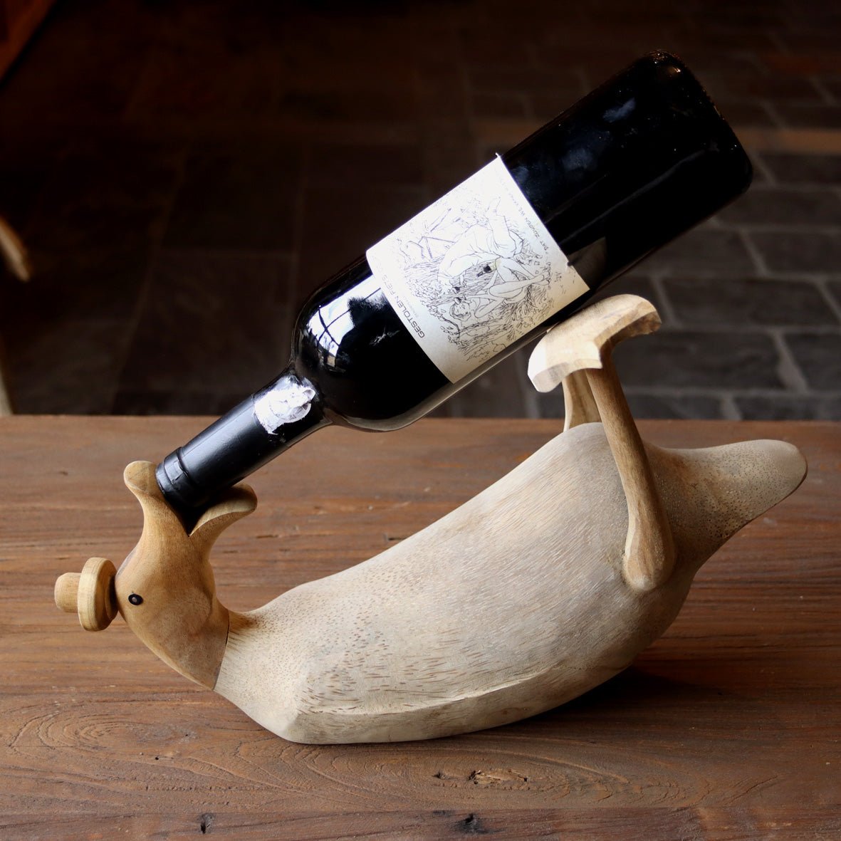 Deko-Ente "Drunking Duck" aus der Badgestaltung der Marke TIERE, detailreiche Bad- und Dekofigur in lebendigen Farben