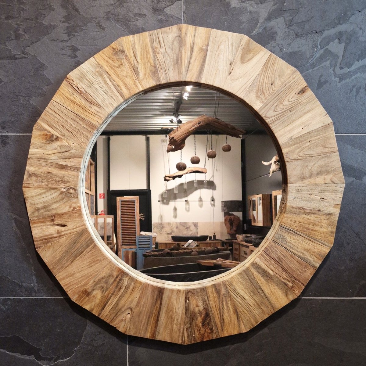 Recycelter Wandspiegel aus Teakholz in verschiedenen Größen, ideal für Badgestaltung, von Baumstumpf.