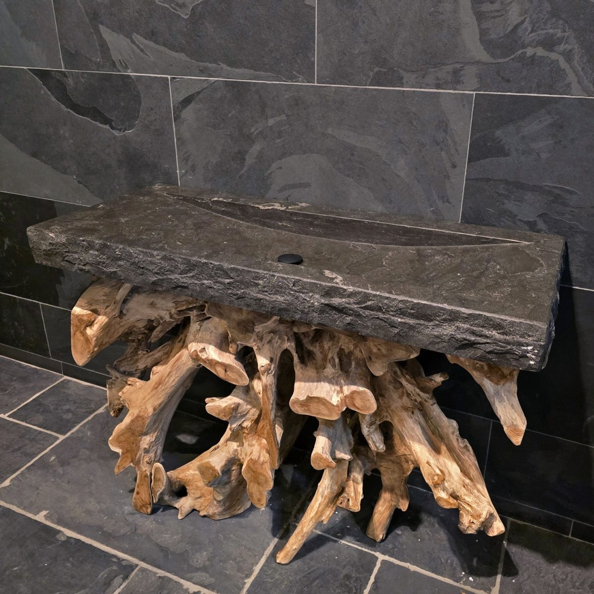 Badezimmermöbel mit Waschtisch Bilbao aus Teakholz und Blaustein, moderne Badgestaltung von WURZELHOLZ KONSOLE