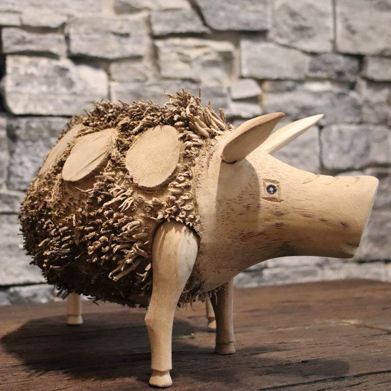Piggy gemaakt van teruggewonnen hout