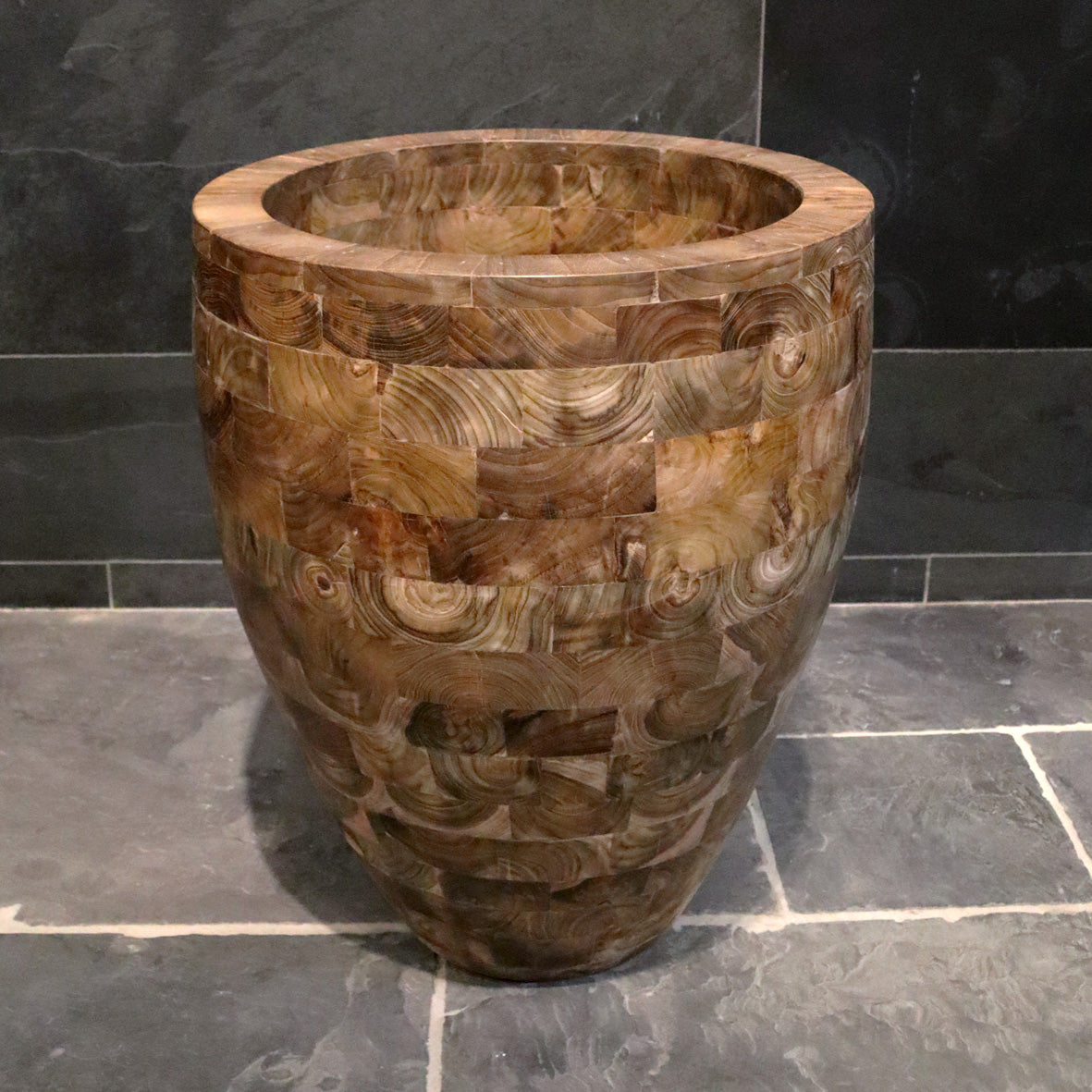 Vase aus recyceltem Teakholz