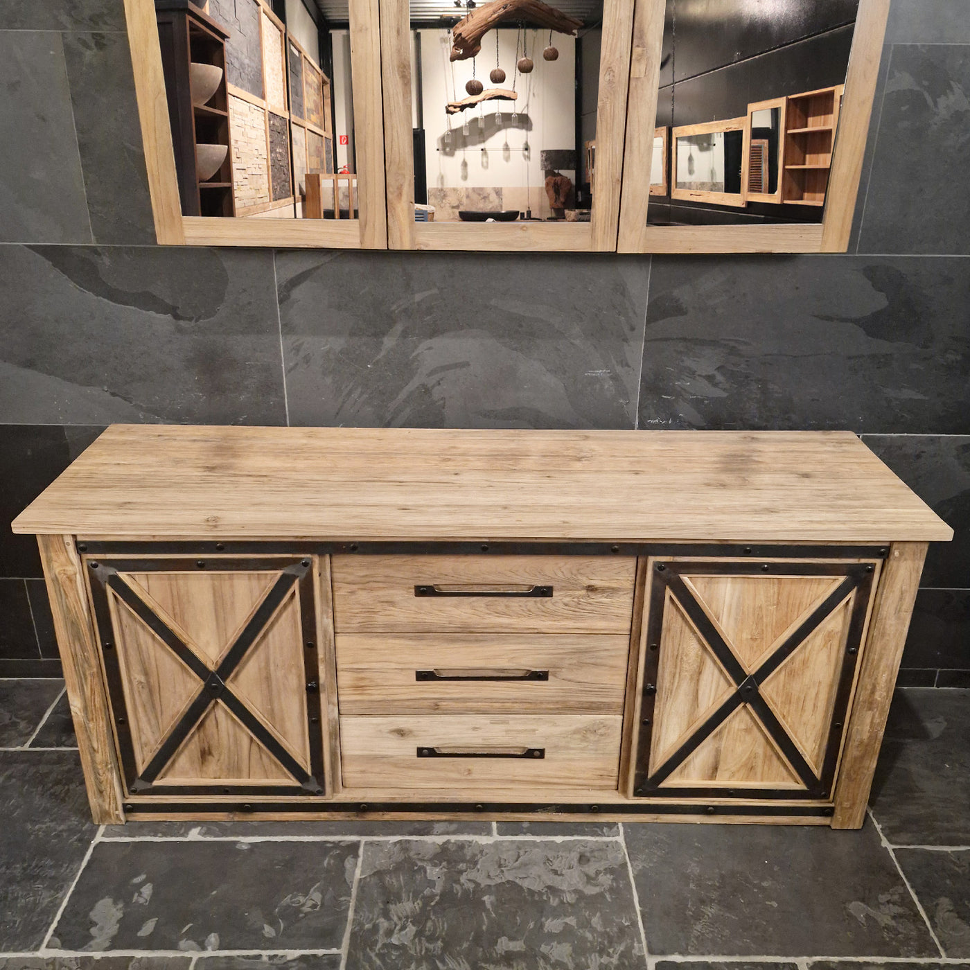 Handgefertigte Teakholz-Kommode mit Schiebetüren, ideal für Badgestaltung, von ASMA, 186x55x80cm.